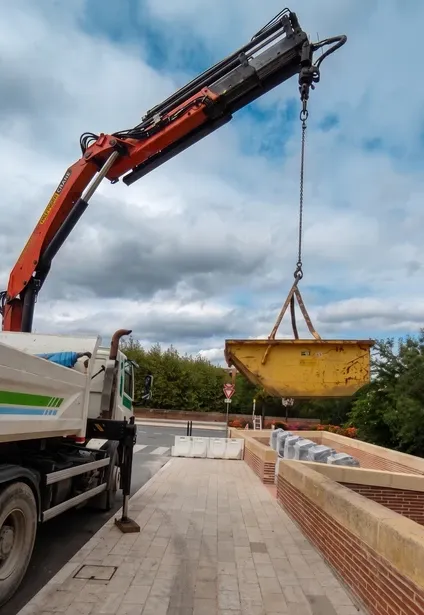 Camion-grue TransWarts sur un chantier
